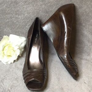 GUC Nine West Chocolate Brown Leather Open Toe Wedge Heels, 10M